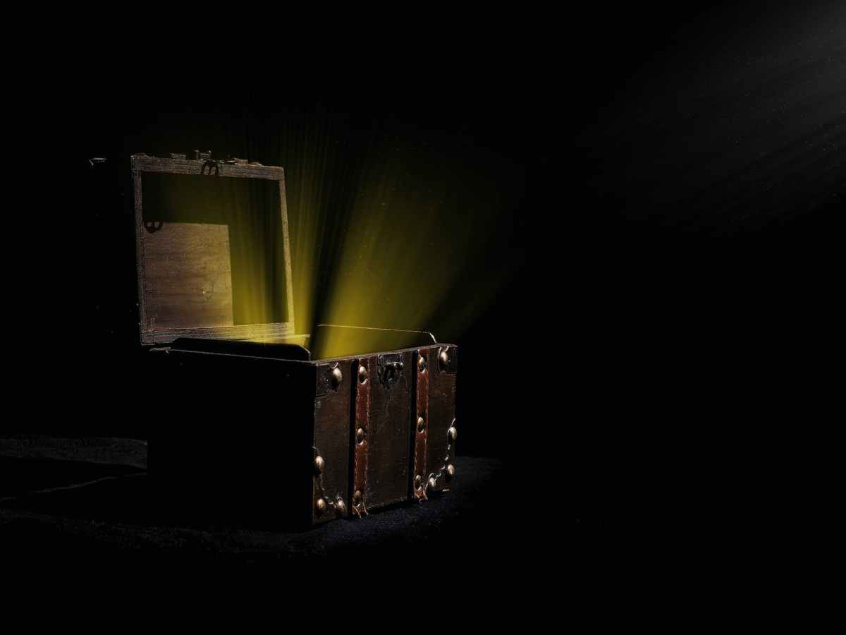 A PEEP AT PANDORA’S BOX: RECONSIDERING THE STATUS OF THE DIPLOMATIC BAG UNDER INTERNATIONAL LAW